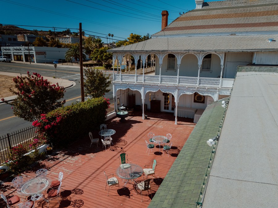 The Fountain Plaza courtyard, brick paving beneath the verandas